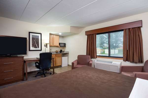  - AmericInn Lodge & Suites Tomah - I-94, Exit 143
