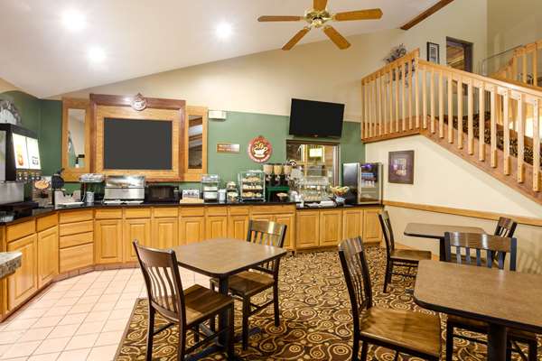 - AmericInn Lodge & Suites Tomah - I-94, Exit 143