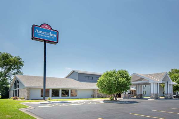 Exterior view - AmericInn Lodge & Suites North Lincoln - I-80, Exit 403