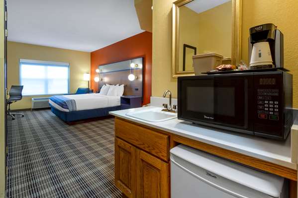 Suite - AmericInn Hotel & Suites Fulton