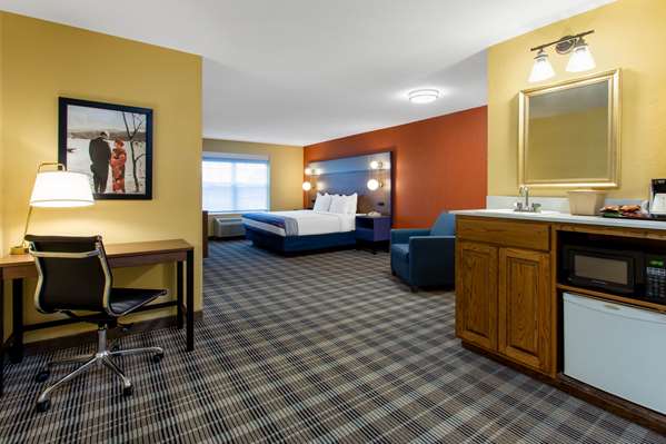 Suite - AmericInn Hotel & Suites Fulton