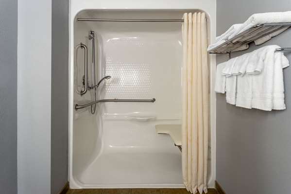  - AmericInn Hotel & Suites Fulton