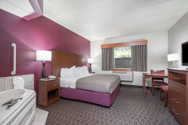 1 King Bed, Studio Suite, Non-Smoking