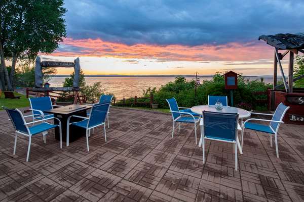 Bar - AmericInn Ashland