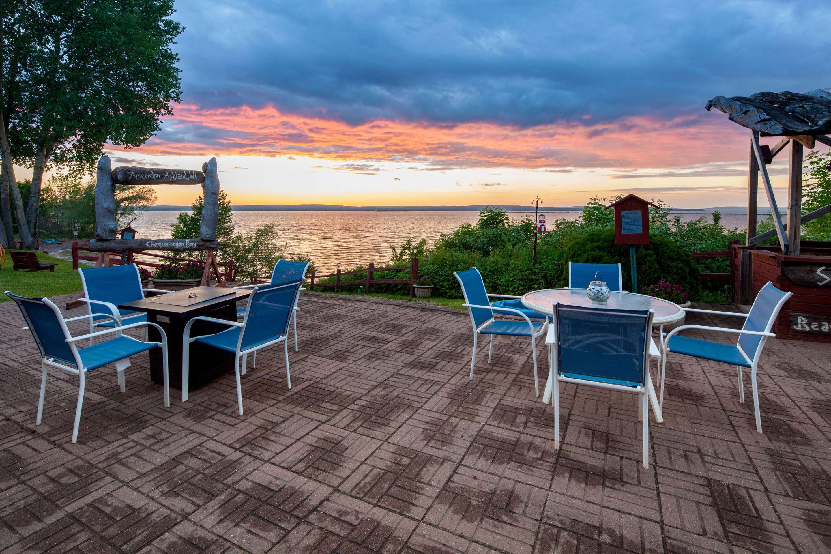 BarLounge | AmericInn by Wyndham Ashland