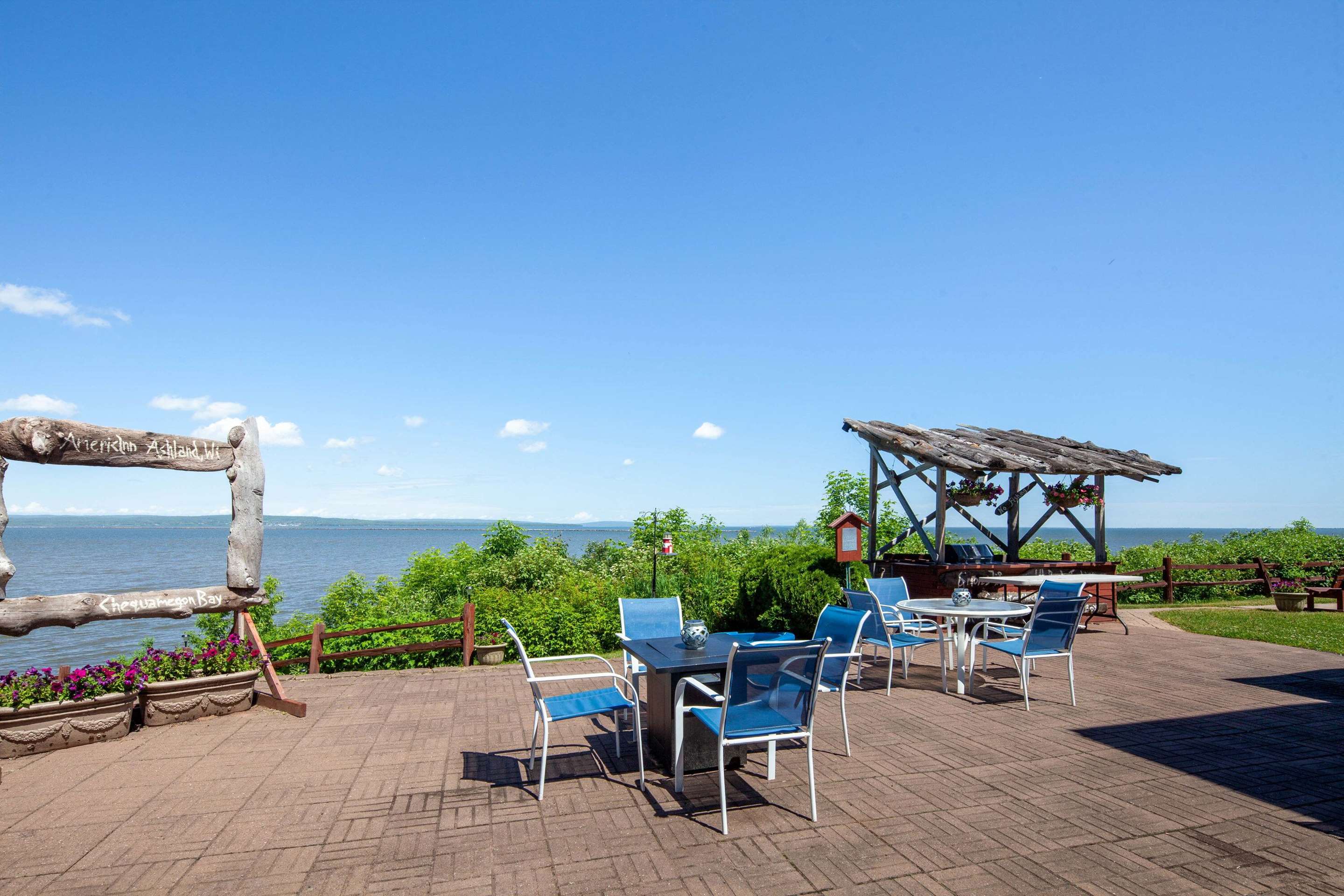 BarLounge | AmericInn by Wyndham Ashland