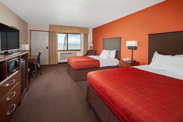 2 Queen Beds, Superior Room, Lake View, Non-Smoking