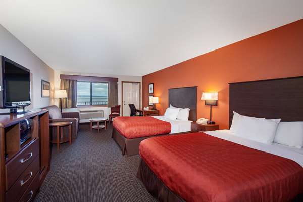 2 Queen Beds, Superior Suite, Lake View, Non-Smoking