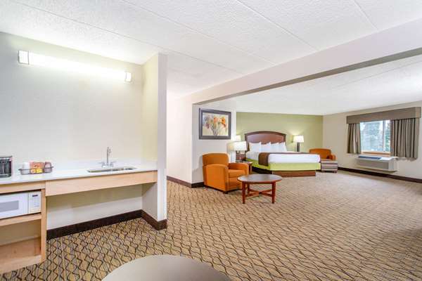 Suite - AmericInn Hotel & Suites Sheboygan