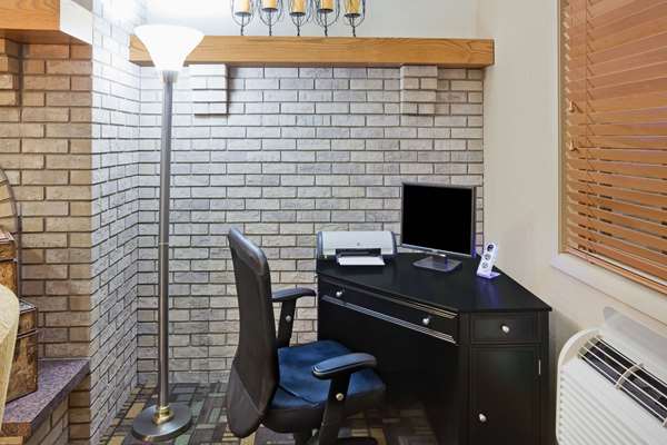 Conference Area - AmericInn Ironwood