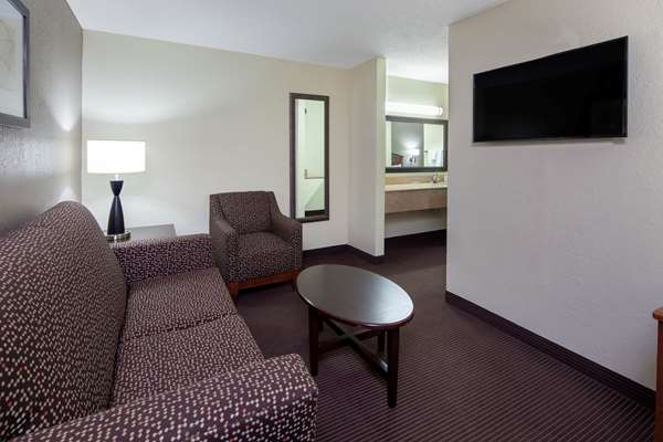 Suite - AmericInn Ironwood