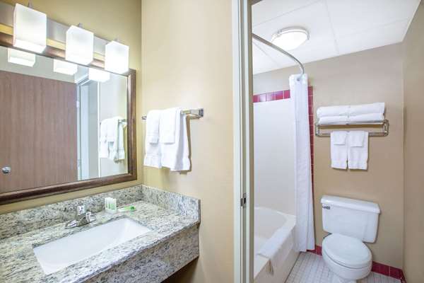  - AmericInn Lodge & Suites Clear Lake - I-35, Exit 194