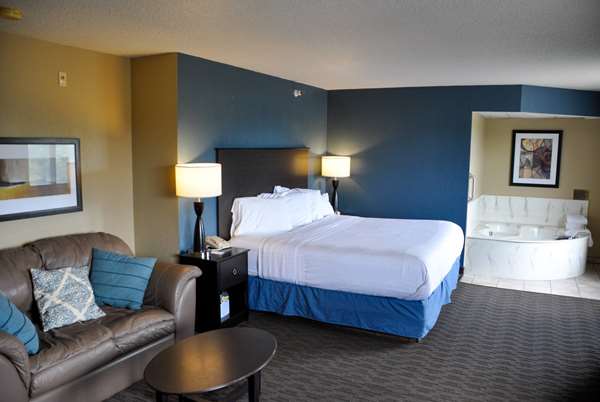 Suite - AmericInn Lodge & Suites Clear Lake - I-35, Exit 194