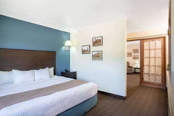 Suite - AmericInn Lodge & Suites West Green Bay