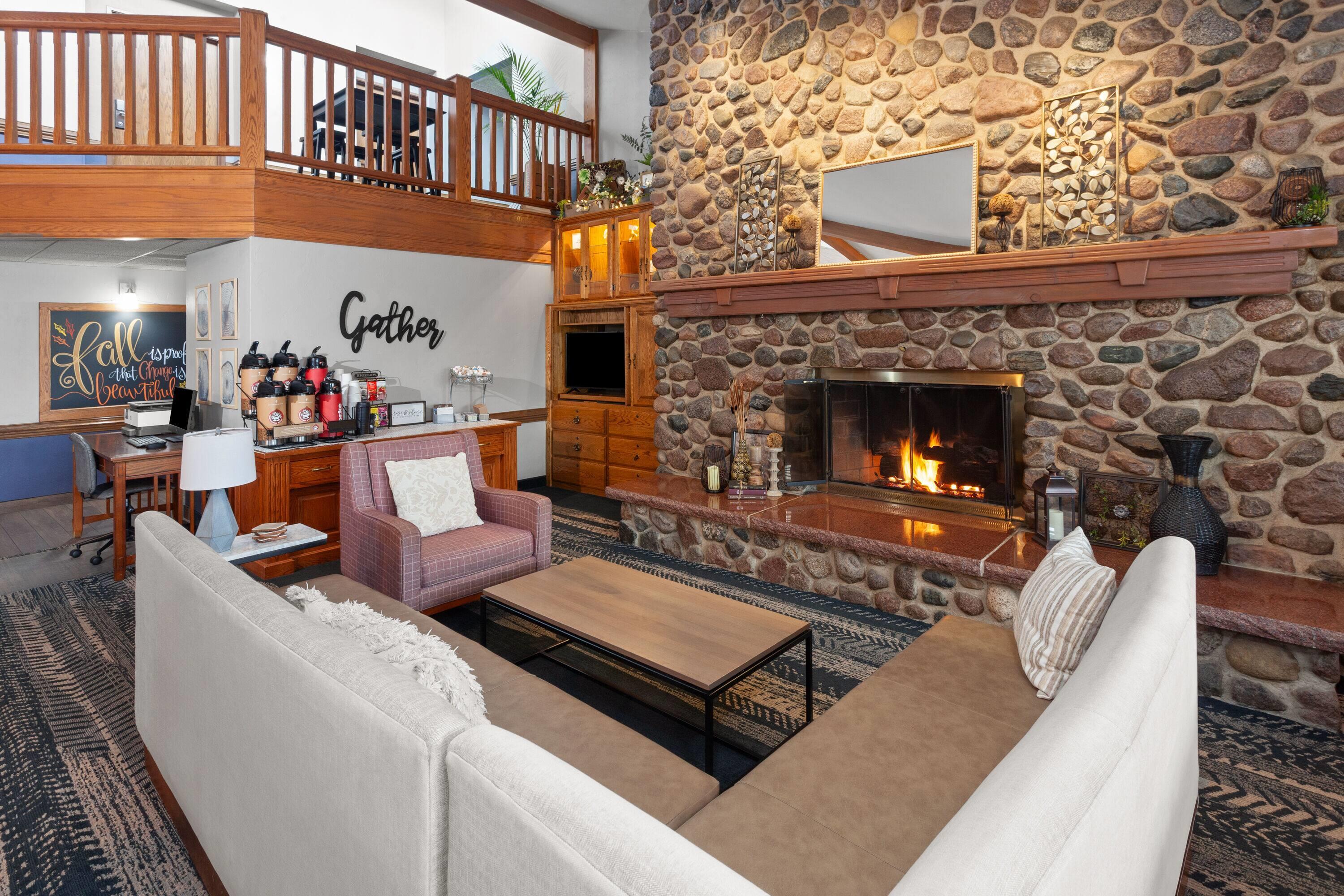 Lobby | AmericInn by Wyndham Green Bay West