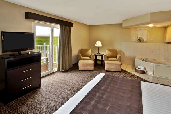 Suite - AmericInn Beaver Dam