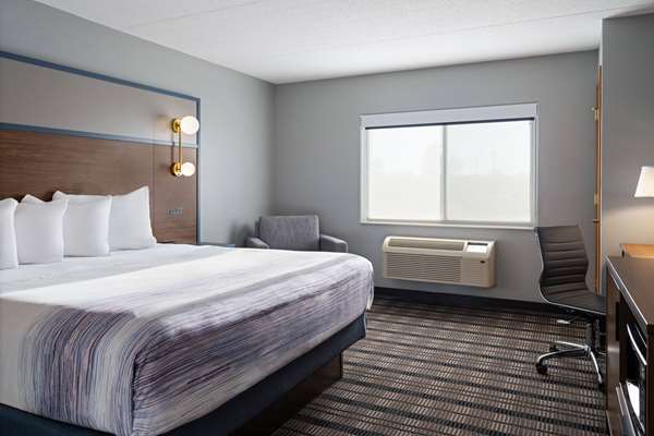 1 King Bed, Non-Smoking