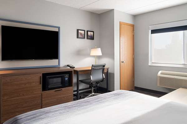1 Queen Bed, Mobility Accessible Room, Non-Smoking