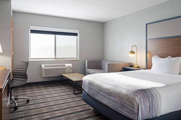 1 Queen Bed, Mobility Accessible Room, Non-Smoking