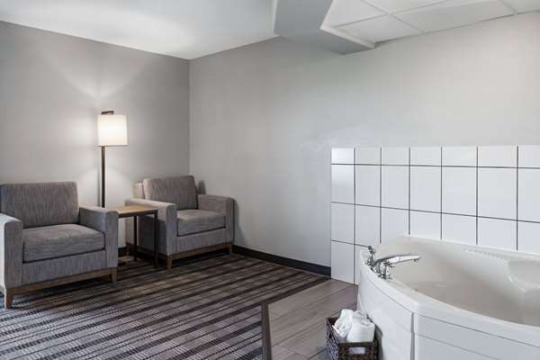 1 King Bed, Deluxe Studio Suite, Non-Smoking