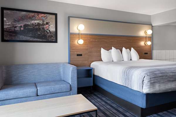 1 King Bed, Studio Suite, Non-Smoking