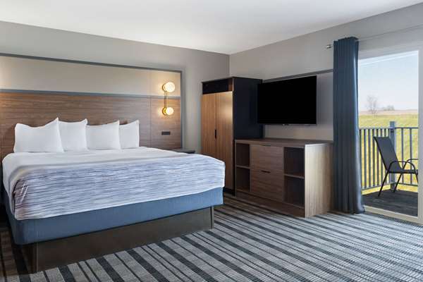 1 King Bed, Deluxe Studio Suite, Non-Smoking