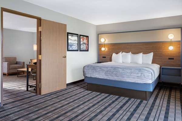 1 King Bed, Deluxe Studio Suite, Non-Smoking