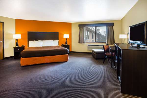 1 King Bed, Non-Smoking