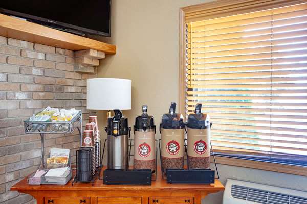  - AmericInn Albert Lea - I-90, Exit 157