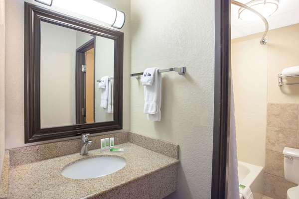  - AmericInn Albert Lea - I-90, Exit 157
