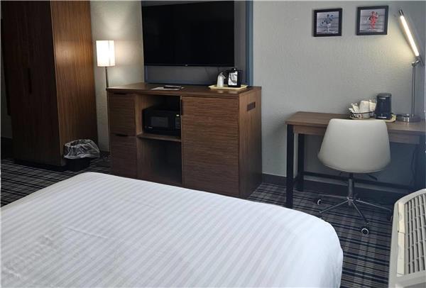 1 King Bed, Mobility Accessible Room, Non-Smoking