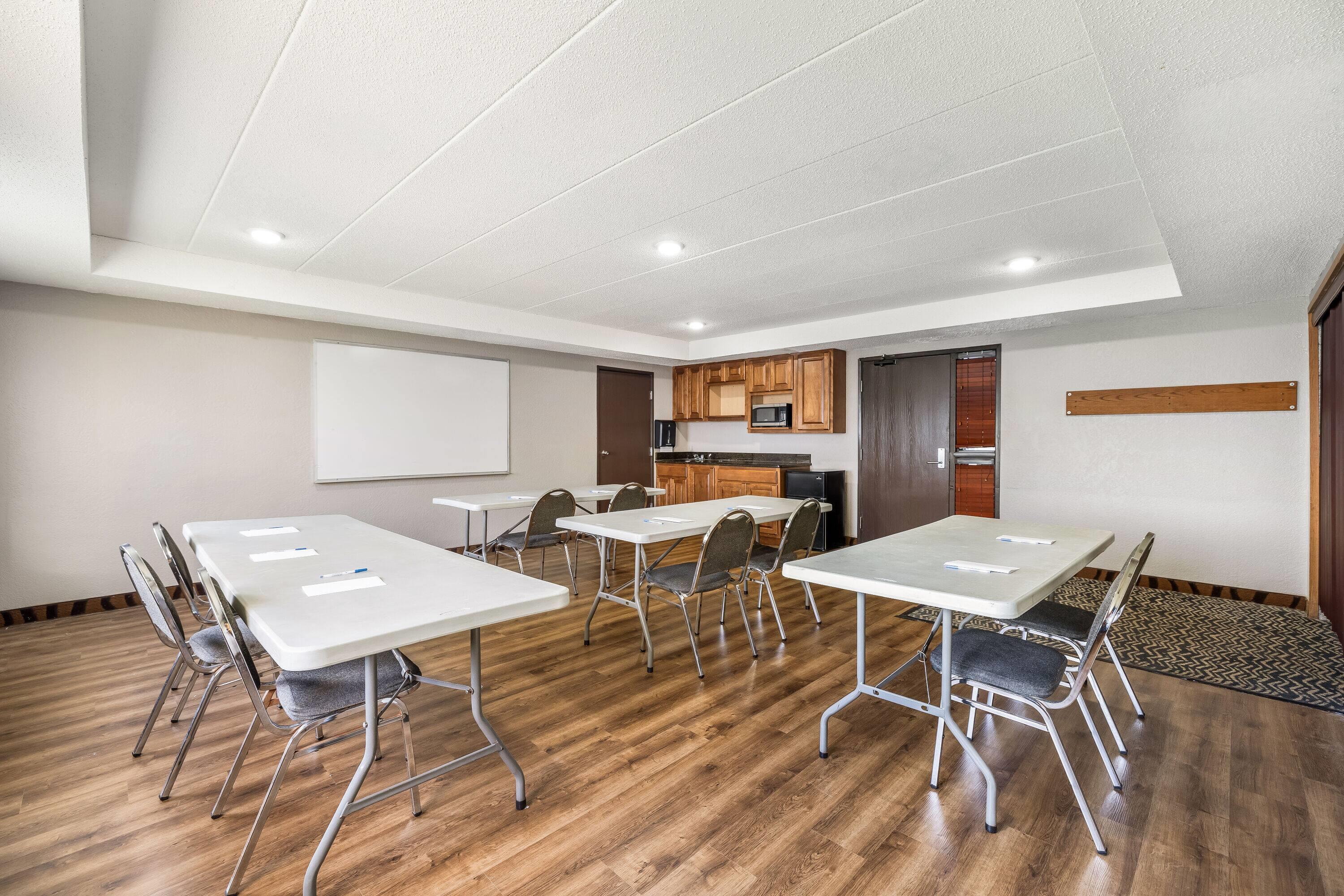 Meeting Room | AmericInn by Wyndham Albert Lea
