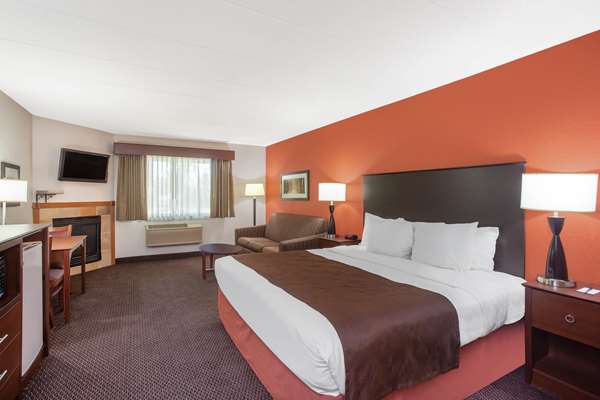 Suite - AmericInn Lodge & Suites White Bear Lake - I-35, Exit 117