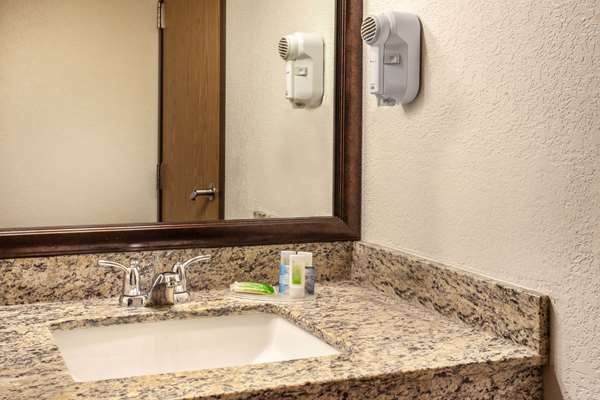  - AmericInn Lodge & Suites White Bear Lake - I-35, Exit 117