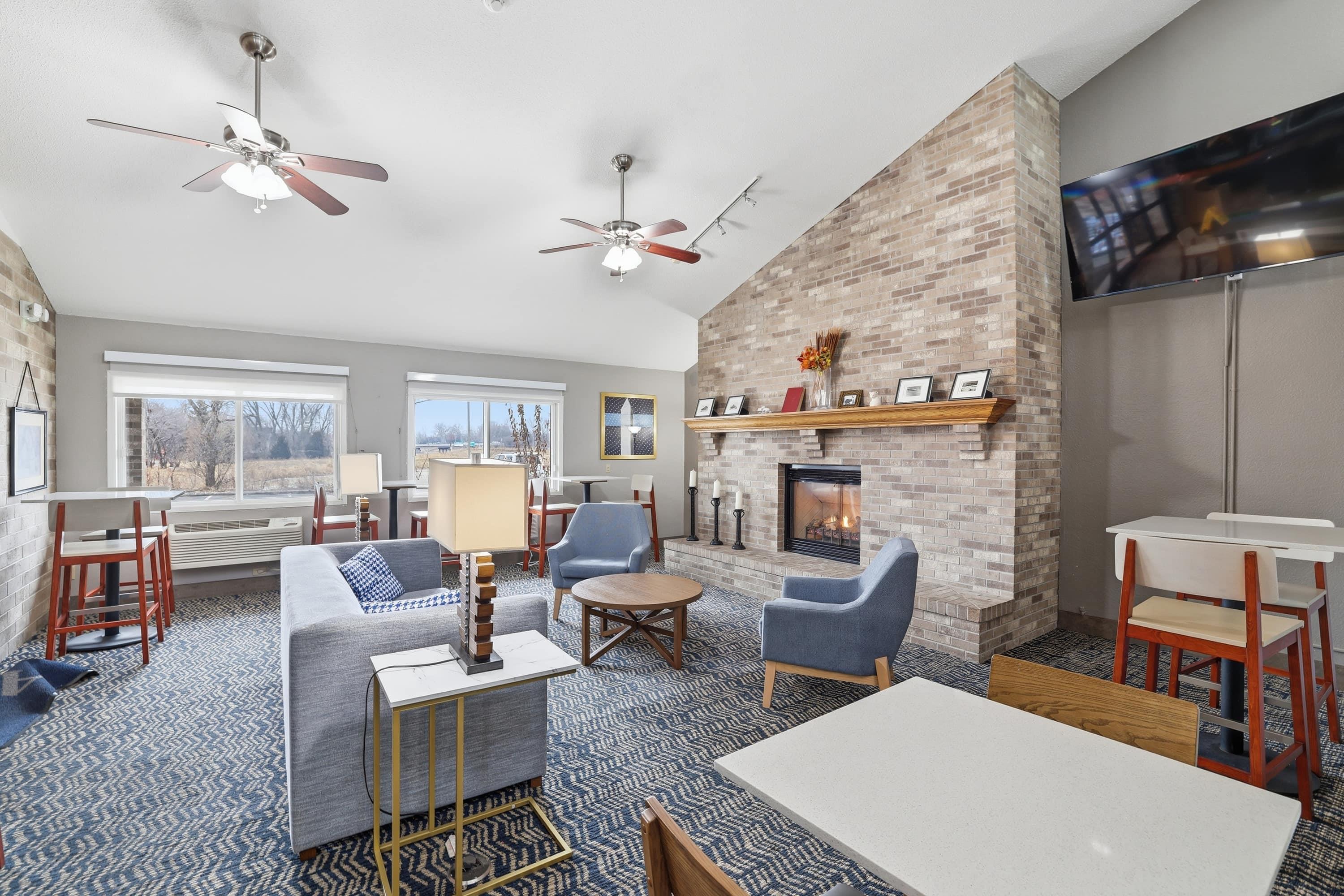 Lobby | AmericInn by Wyndham White Bear Lake St. Paul