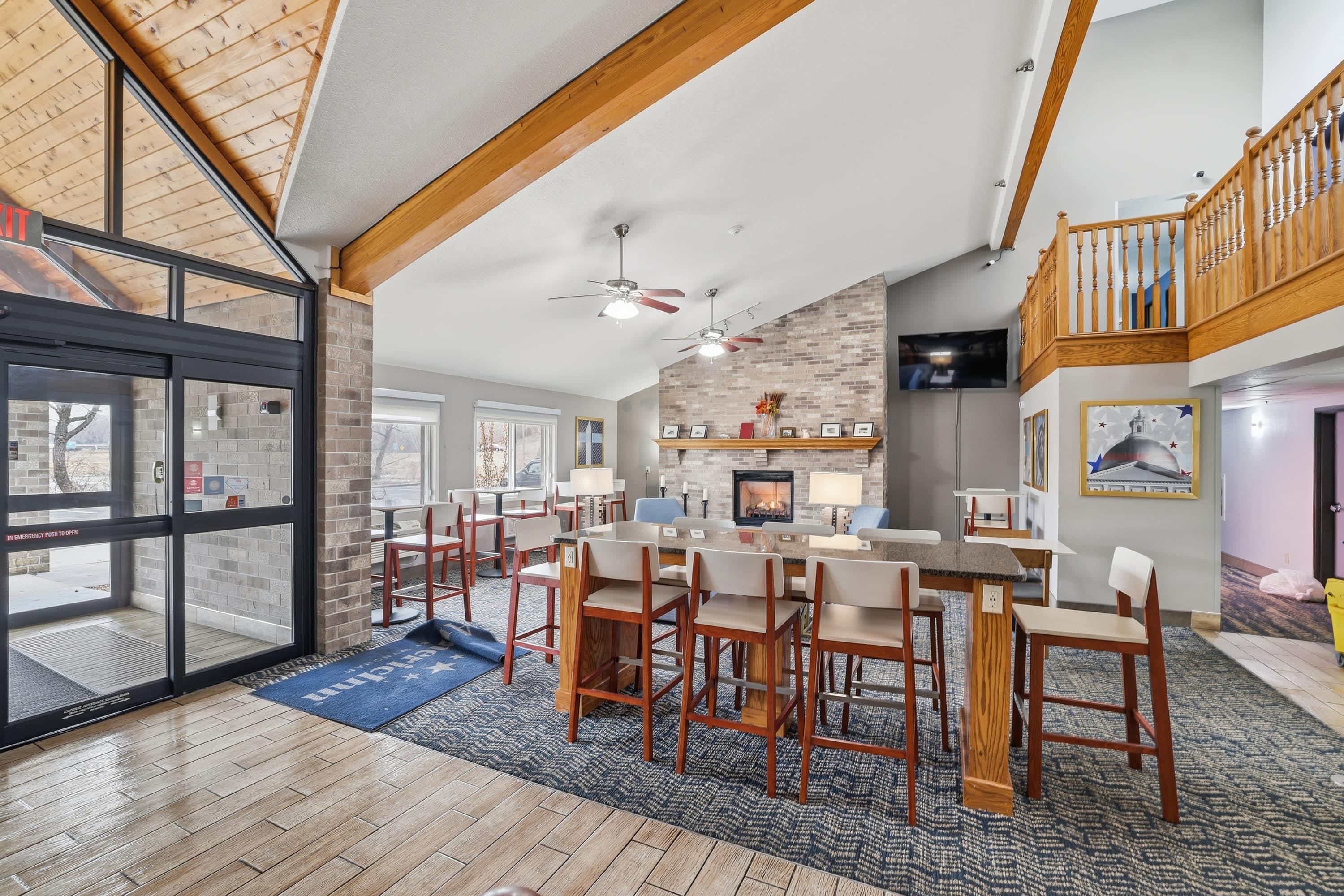 Lobby | AmericInn by Wyndham White Bear Lake St. Paul