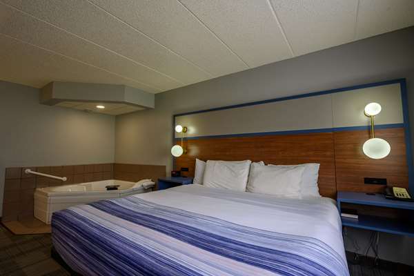 1 King Bed, Non-Smoking