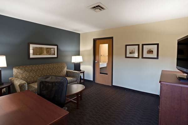 Suite - AmericInn Bay City - I-75, Exit 164