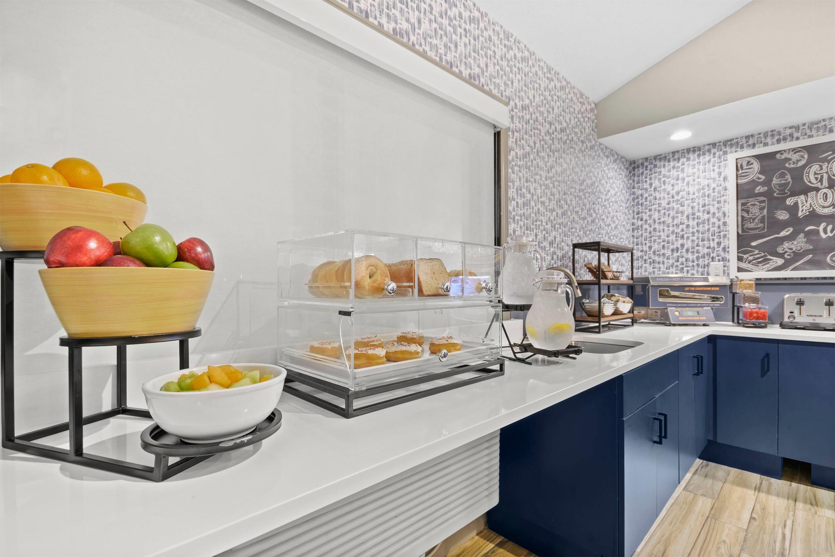 Breakfast Area | AmericInn by Wyndham Virginia