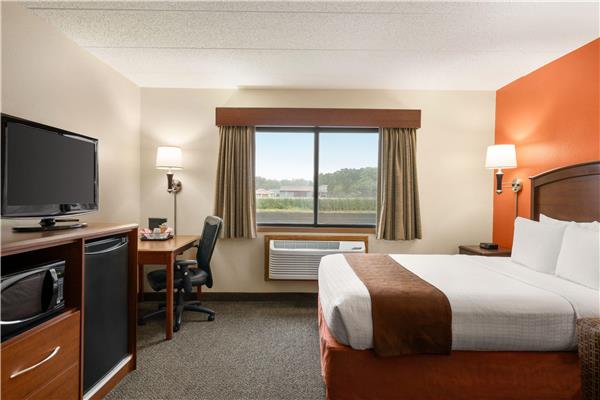 1 Queen Bed, Mobility Accessible Room, Non-Smoking