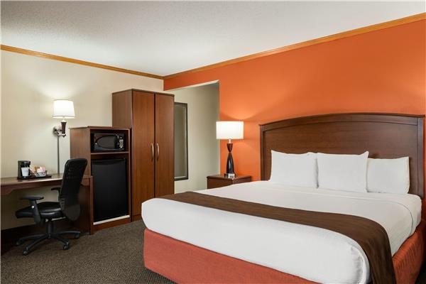 1 King Bed, Studio Suite, Non-Smoking