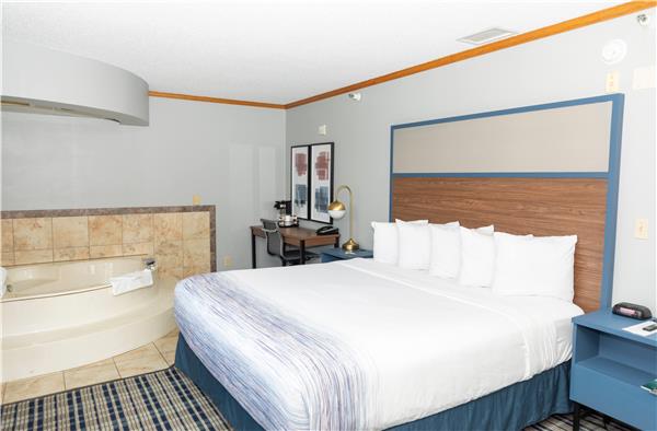 1 King Bed, One-Bedroom Superior Suite, Non-Smoking