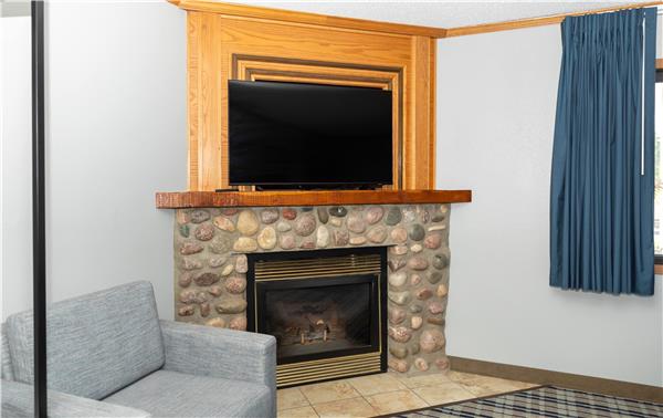1 King Bed, One-Bedroom Superior Suite, Non-Smoking