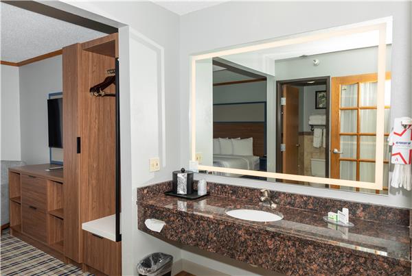 1 King Bed, One-Bedroom Suite, Non-Smoking