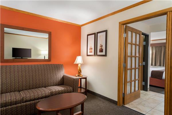 1 King Bed, One-Bedroom Suite, Non-Smoking