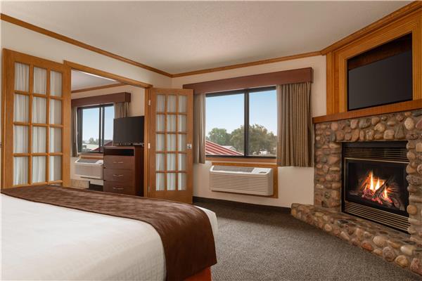 1 King Bed, One-Bedroom Superior Suite, Non-Smoking