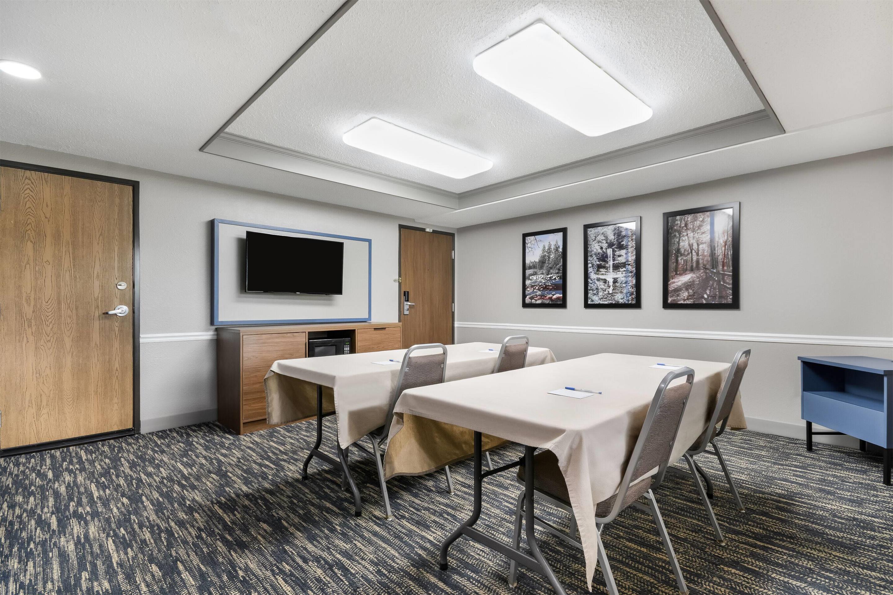 Meeting Room | AmericInn by Wyndham Virginia
