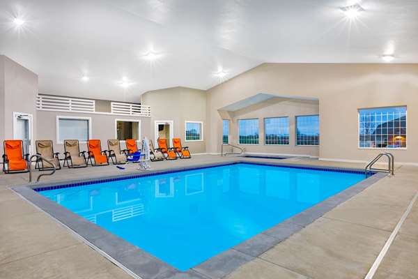 Pool - AmericInn Hotel & Suites Pella