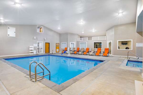 Pool - AmericInn Hotel & Suites Pella
