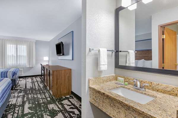  - AmericInn Hotel & Suites Pella